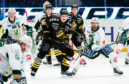s Patric Blomdahl  mot Färjestads Jack Connolly