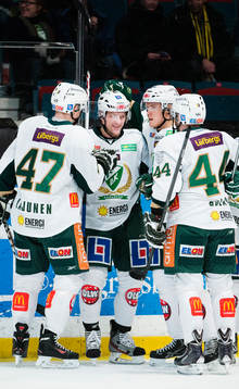 Färjestads spelare jublar