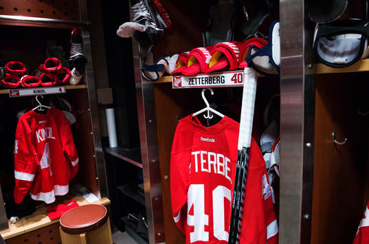 Henrik Zetterbergs matchtröja är upphängd i NHL-laget
