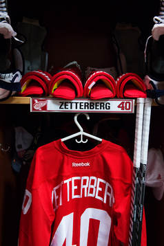 Henrik Zetterbergs matchtröja är upphängd i NHL-laget