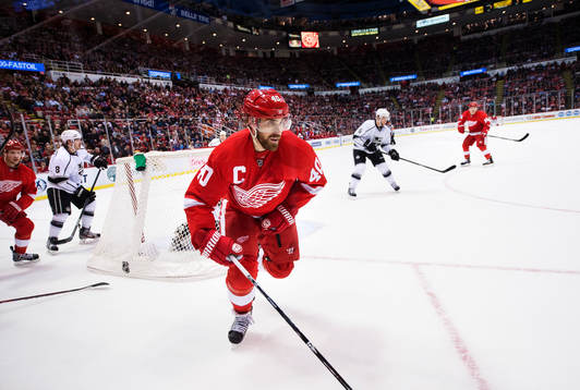 Detroits Henrik Zetterberg jagar pucken