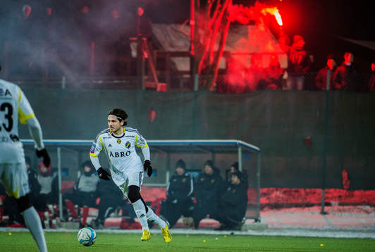 AIKs Bojan Djordjic framför bengaliska eldar
