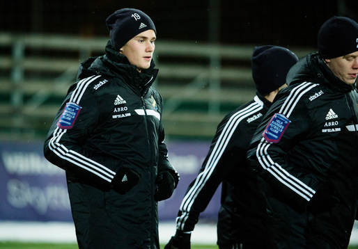 AIKs David Öhrwall värmer upp