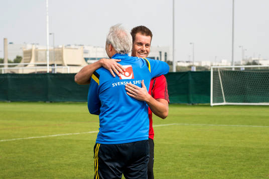 Golfaren Henrik Stenson utmanar målvaktstränaren Lasse