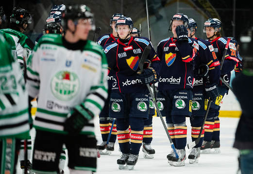 Djurgårdens Alexander Falk  och Linus Arnesson  deppar med