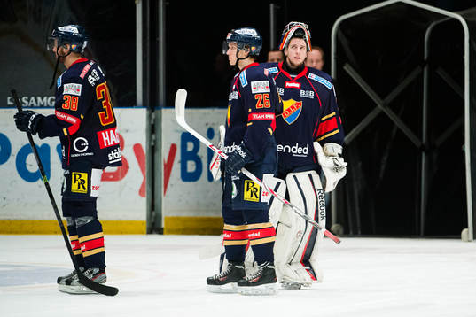 Djurgårdens målvakt Adam Reideborn deppar med övriga