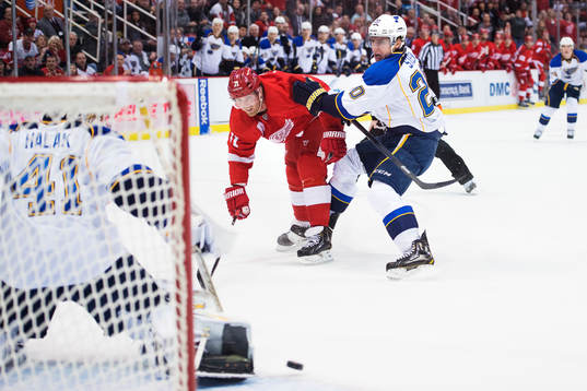 Detroits Daniel Cleary utmanas av St Louis Alexander Steen