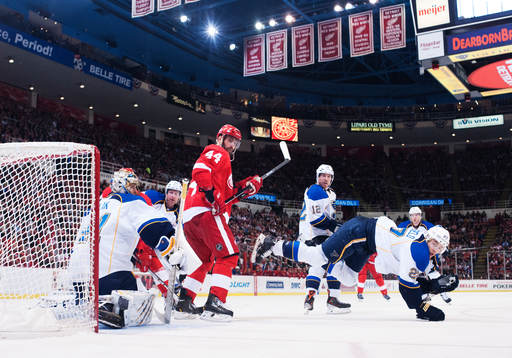 Detroits Todd Bertuzzi och St Louis Alex Pietrangelo