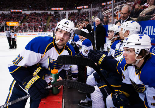 St Louis Patrik Berglund pratar med TJ Oshie
