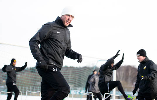 Anders Kiel från Häckens marknadsavdelning är med och