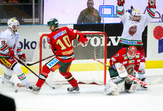 Modos Mattias Ritola och Per-Åge Skröder jublar