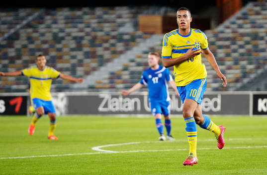 Sveriges Robin Quaison jublar