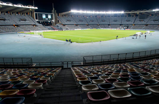 Tomma läktare på Zayed Sports City Stadium