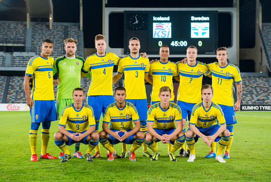 Sveriges startelva bak fr.v. Nabil Bahoui, målvakt Oscar