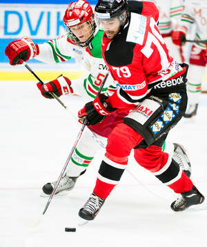 Malmö Redhawks Ludvig Rensfeldt och Moras Anton Karlsson i