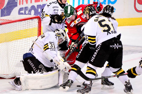 s målvakt Daniel Larsson