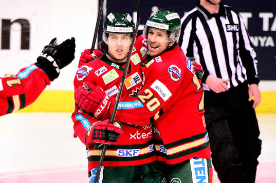 Frölundas Joel Lundqvist jublar med Mats Rosseli Olsen