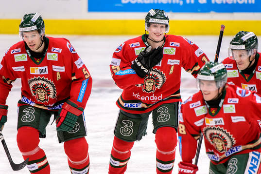 Frölundas Christian Bäckman och John Klingberg firar