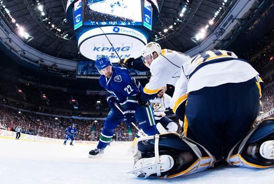 Vancouvers Daniel Sedin oroar framför mål