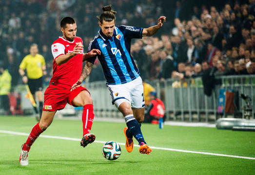 1. FC Union Berlins  Mark Pfertzel utmanar Djurgårdens
