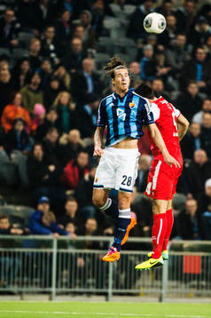 Djurgårdens Aleksandar Prijovic  i en luftduell