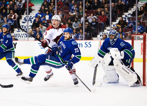 Phoenix Shane Doan fäller Vancouvers Alexander Edler
