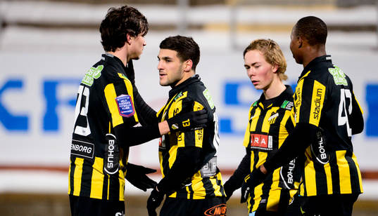 Häckens Moestafa El Kabir jublar med sina lagkamrater