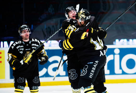 s Michael Lindqvist och Theodor Lennström jublar