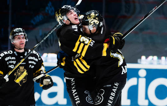s Michael Lindqvist och Theodor Lennström jublar