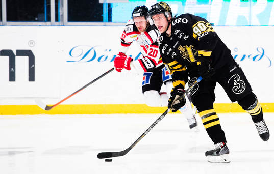 s Christopher Aspeqvist  jagas av Örebros Marcus Weinstock