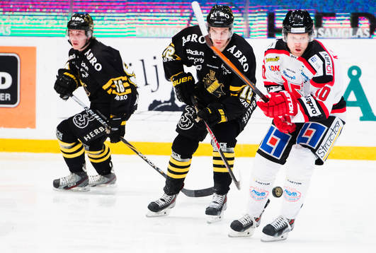 s Fredrik Hynning  och Örebros Jonas Karlsson i kamp om