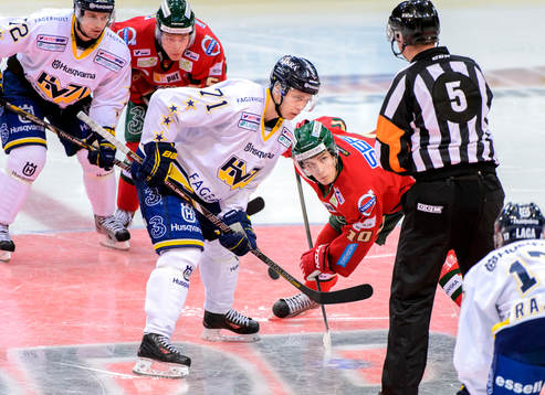 s William Karlsson och Frölundas Alexander Wennerberg gör