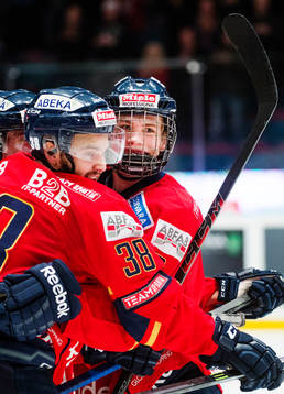 Djurgårdens Joakim Hagelin (vänster) jublar