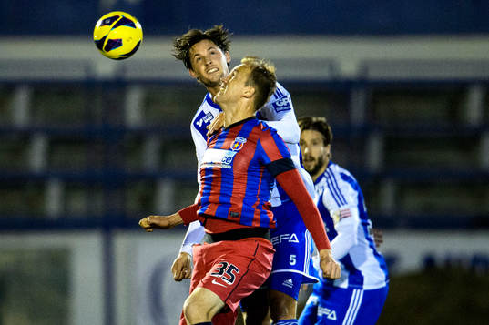 IFK Göteborgs Philip Haglund i nickduell med Steaua