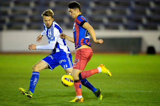 Steaua Bucarest Razvan Gradinaru utmanar +IFK Göteborgs