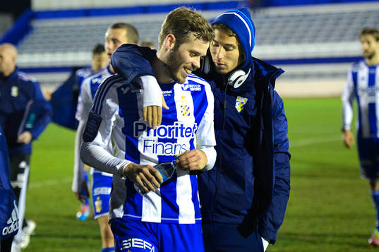 IFK Göteborgs Emil Salomonsson kramas och Jonathan Azulay
