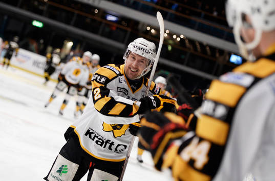 Skellefteås Erik Andersson jublar