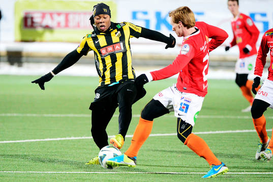 Häckens Carlos Strandberg och Falkenbergs Dan Keat