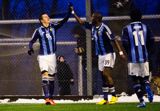 Djurgårdens  Haris Radetinac  och Mark Mayambela  jublar