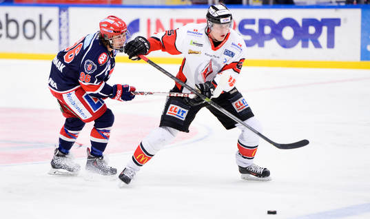Södertäljes David Pastrnák och Karlskogas Simon