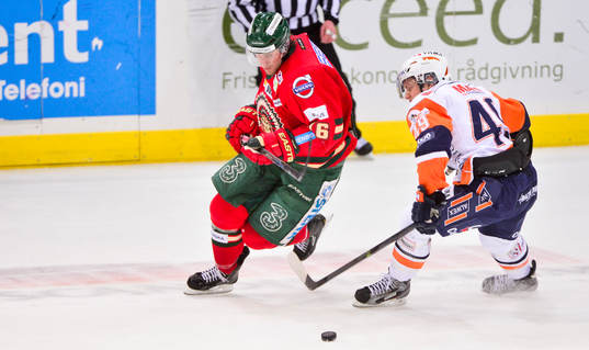 Frölundas Anton Axelsson och Växjös Rhett Rakhshani