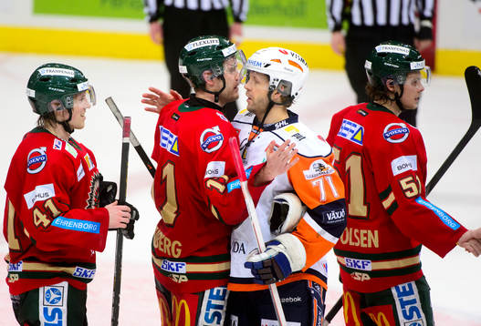 Växjös Tomi Kallio tackar gamla lagkompisen Frölundas