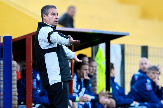 Lokomotiv Plovivs tränare Aleksandar Stankov slår ut med