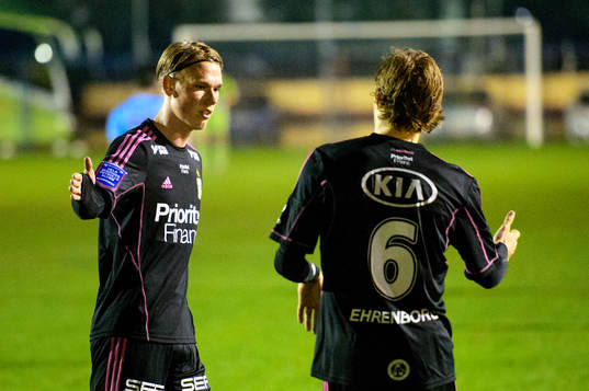 IFK Göteborgs Hampus Zackrisson firar Ludwig Augustinsson