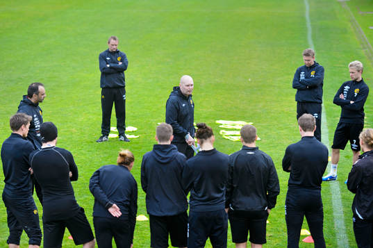Elfsborg samlas för taktikgenomgång med manager Klas