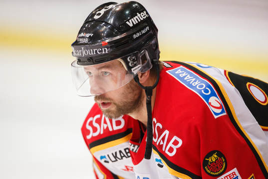 Luleås Per Ledin på uppvärmningen innan ishockeymatchen