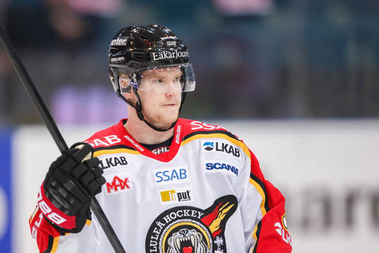 Luleås Marcus Fagerudd på uppvärmningen innan