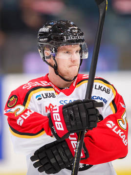 Luleås Marcus Fagerudd på uppvärmningen innan