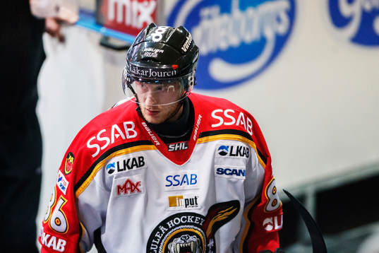 Luleås Linus Klasen lämnar isen