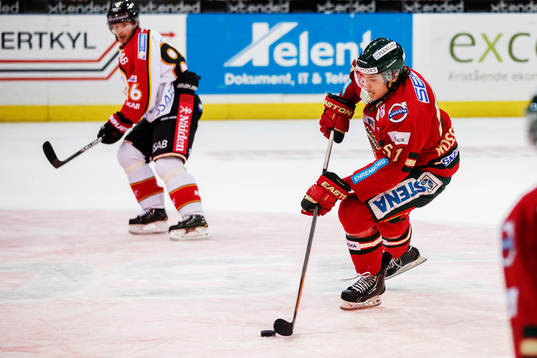 Frölundas Mats Rosseli Olsen med pucken